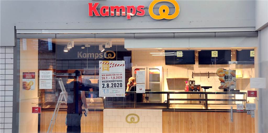Modernisierung im Bahnhof geht weiter: Auch Läden machen mit Die Filiale der Bäckerei Kamps im Bahnhof Schwerte hat ein neues Ladenbau-Design erhalten. Jetzt steht sie vor der Wiedereröffnung.