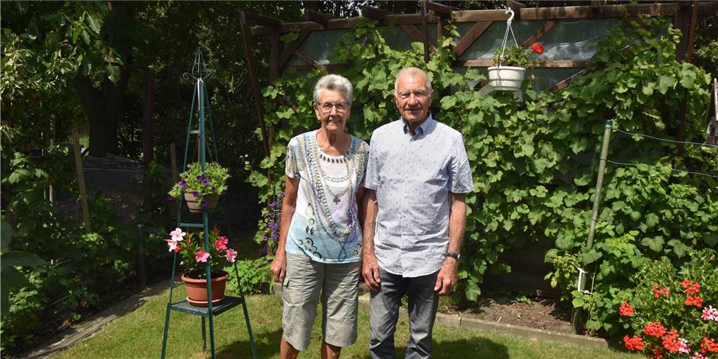 Ufos „landen“ in Dortmunder Kleingarten Gretel und Herbert John haben seit über 20 Jahren eine Anlage im Kleingartenverein Brechten.