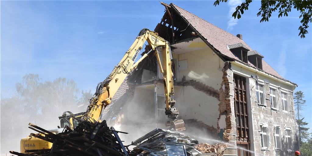 Im Video: Abriss der ehemaligen Wiehagenschule in Werne ist in vollem Gang Die alte Wiehagenschule an der Horster Straße muss einem neuen Wohngebiet weichen.