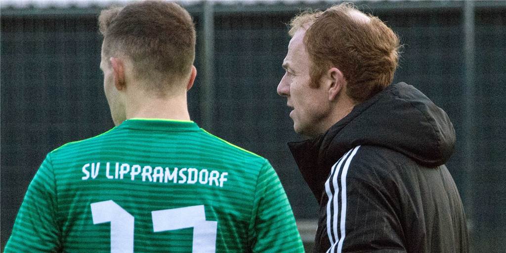 Nachträgliches Abschiedsspiel: Lippramsdorf trifft auf Hellekamps Heiden Michael Hellekamp - hier im Gespräch mit Tim Kalwey - kehrt als Trainer des kommenden Testspielgegners des LSV am Sonntag zum SV Lippramsdorf zurück.