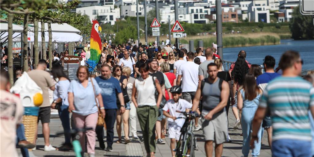 Polizeipräsident Lange ist wegen steigender Corona-Zahlen alarmiert Bei schönem Wetter wird es voll rund um den Phoenix-See – wie hier beim letzten Vatertag. Mit Blick auf die steigenden Infektionszahlen sollte man auch im Freien weiter die Abstandsregeln beachten.