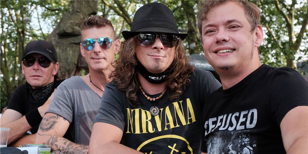 Open-Air-Konzert: Sitzend tanzen – ein Trend, den Corona hervorrief Open-Air-Konzert: Sitzend tanzen – ein Trend, den Corona hervorrief