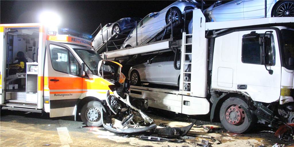 Unfallatlas anklicken: Hier hat es 2019 in Selm am häufigsten gekracht 85 Straßenverkehrsunfälle gab es auf Selmer Gebiet 2019. Nicht alle waren so spektakulär wie dieser, als ein Rettungstransportwagen mit einem Lastwagen zusammenstieß. Mittels eines Unfallatlasses lassen sich alle Unfälle detailliert nachvollziehen.