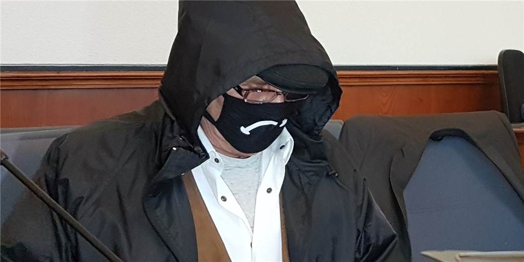 Mordfall Schalla: Ralf H. erscheint mit trauriger Maske vor Gericht Mordfall Schalla: Ralf H. erscheint mit trauriger Maske vor Gericht