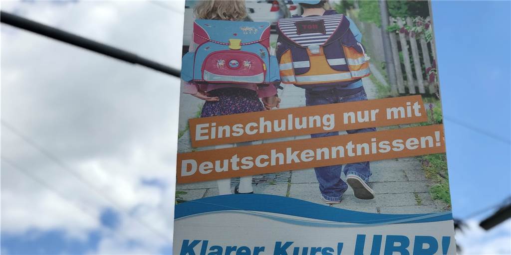 Politik-Professor zu UBP-Plakaten: „Natürlich ist das rechtspopulistisch“ Mit diesen Plakaten wirbt die UBP in Castrop-Rauxel im Kommunalwahlkampf um Stimmen. Lokale Themen fehlen.