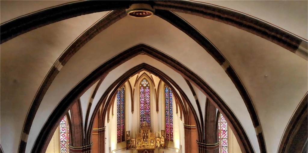 Mark Besten dreht Drohnen-Video im Innern der Sixtus-Kirche St. Sixtus aus ungewöhlicher Perspektive zeigt das Video von Mark Besten.