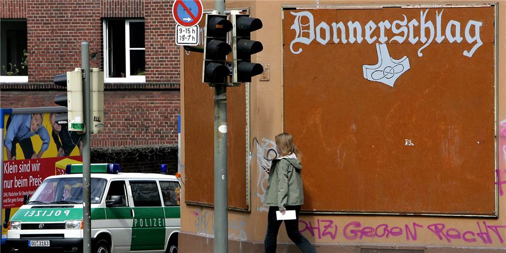Thor Steinar und das mahnende Beispiel der Rheinischen Straße Der Laden "Donnerschlag" war das Zentrum eines kleinen Neonazi-Netzwerks an der Rheinischen Straße. Das Bild stammt aus dem Jahr 2006.