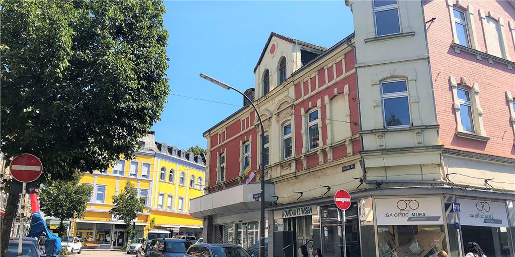 Einkaufsstraße im Dortmunder Westen: Investor findet keine Einzelhändler Ein Investor plant den Bau von Seniorenwohnungen in der zentralen Einkaufsstraße in Lütgendortmund. Für das Erdgeschoss sucht er händeringend Einzelhändler.