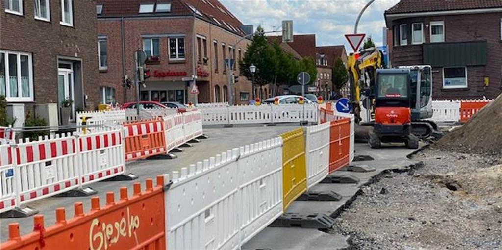 Zwei Baustellen auf einmal: In Olfen wächst die Sorge vor Schleichverkehr Ab dem 17. August wird die Kreuzung Bilholtstraße/Zur Geest zu einem Kreisverkehr umgebaut und voll gesperrt. In Olfen befürchtet man dann ein Verkehrschaos, weil auch die B 235 einseitig gesperrt ist und man Schleichverkehr durch die Innenstadt erwartet.