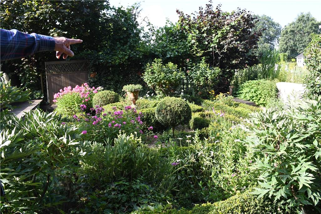 RN-Sommerserie: Udo Holz hat einen Cottage-Garten mitten in Selm