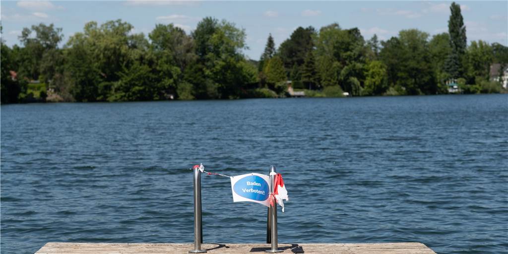 Badeverbot auch am Wochenende: Schwimmen nicht erlaubt im Ternscher See Schwimmen verboten: Im Ternscher See herrscht gerade Badeverbot.