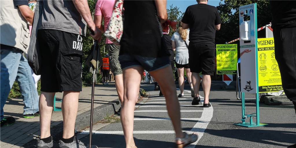 Trödelmarkt mit Corona-Regeln: Mehr Security beim Groß-Event an der Uni Auf dem gesamten Trödelmarkt-Gelände sind Mundschutzpflicht und Mindestabstand einzuhalten.