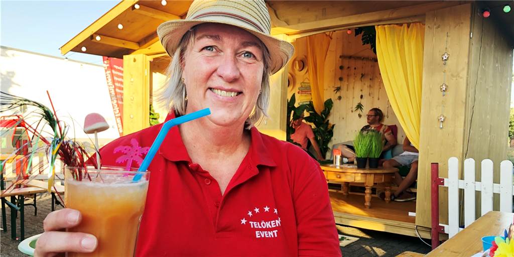 Kreativ gegen Coronafrust: Der Cuba Libre kommt per Cocktail-Taxi Elke Telöken freut sich, dass ihre Cocktail-Taxi-Idee so gut eingeschlagen ist.