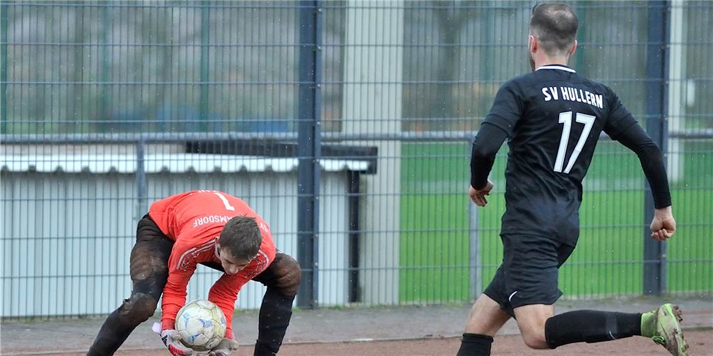 Kurioses Testspiel: Der SV Hullern stellt seinen Torwart im Sturm auf Der SV Hullern lieferte gegen B-Ligist Oberwiese eine starke Partie ab - und überraschte mit einer kuriosen Aufstellung.