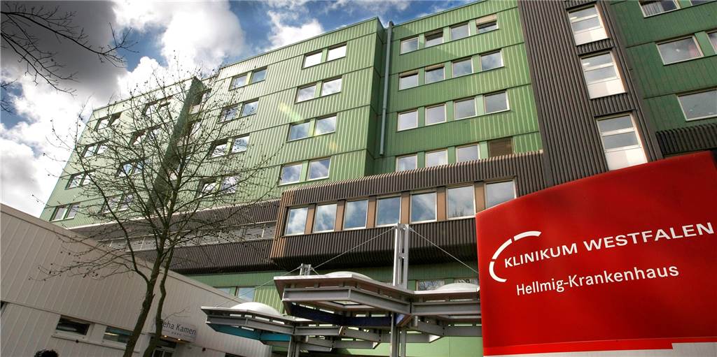 Horror-Erlebnis: Vermisste Frau (80) saß 36 Stunden lang auf Krankenhaus-Toilette Eine 80 Jahre alte Bergkamenerin hat mutmaßlich mehr als 36 Stunden auf einer Toilette im Hellmig-Krankenhaus in Kamen festgesessen, bevor sie endlich von einer Reinigungskraft gefunden wurde.