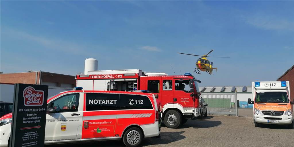 Hubschraubereinsatz: Schwerer Arbeitsunfall bei Wüllener Firma Mit einem Rettungshubschrauber wurde der Verletzte nach einem Arbeitsunfall in eine Klink geflogen.