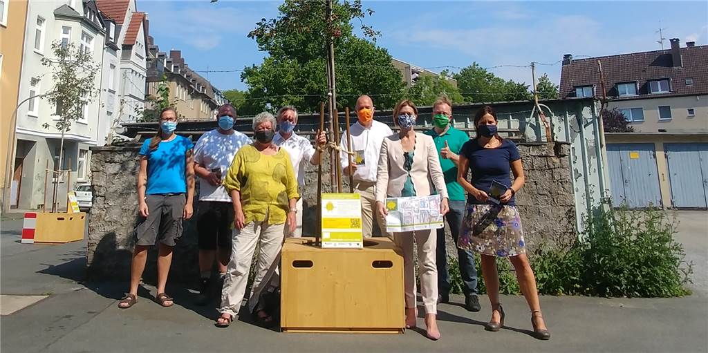 Menschen aus Hörde bestimmen, wo Bäume gepflanzt werden sollen Bezirksvertretung, Hörder Stadtteilagentur, das Amt für Stadterneuerung und die Grünbau GmbH sind maßgeblich an dem Projekt beteiligt. Bis Ende Oktober kann über die Standorte der Bäume abgestimmt werden.