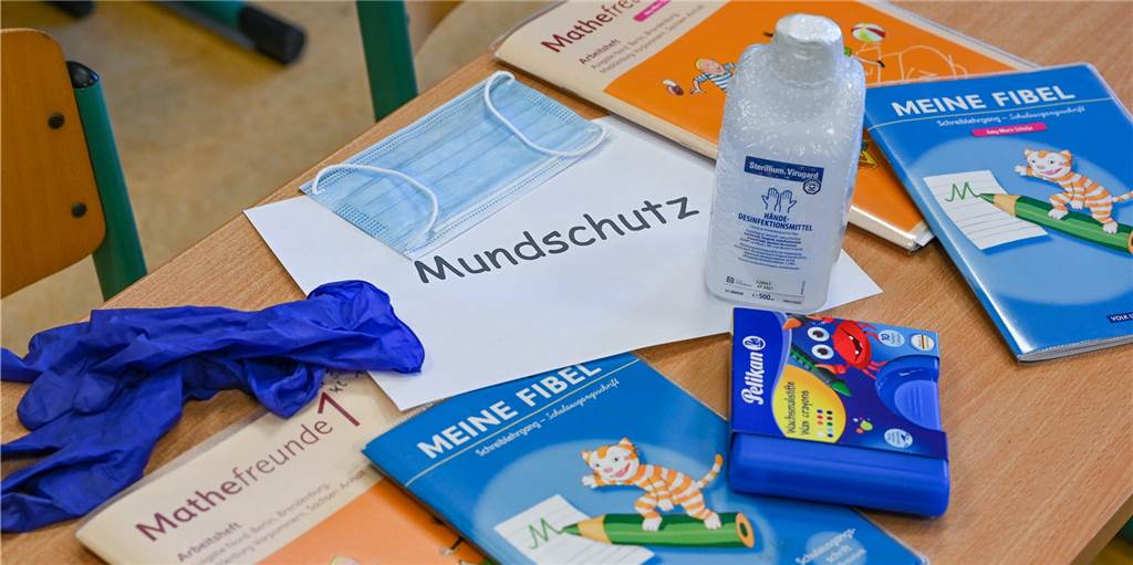 Trotz Masken: Castrop-Rauxels Schulen demonstrieren Zuversicht vor dem Start Die Schulranzen der Erstklässler sind dieses Jahr anders gepackt als in den letzen Jahren. Der Mundschutz gehört zum festen Repertoire.
