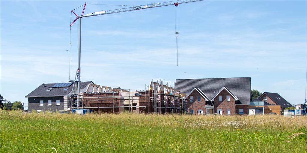 Neues Bauland: Einiges ist auf dem Weg, aber Antworten stehen noch aus Das Kontingent an städtischen Baugrundstücken ist im Baugebiet Burloer Straße-West nahezu erschöpft. In der Umgebung in Oeding sind weitere Flächen geplant, doch müssen sich die Bauwilligen vorerst noch ein wenig gedulden. Auch in Südlohn.