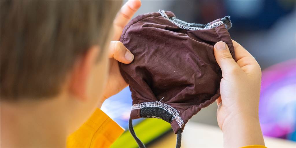Mutter aus Dortmund verteidigt Maskenpflicht: „Beatmungsschlauch ist schlimmer“ Maskenpflicht im Unterricht