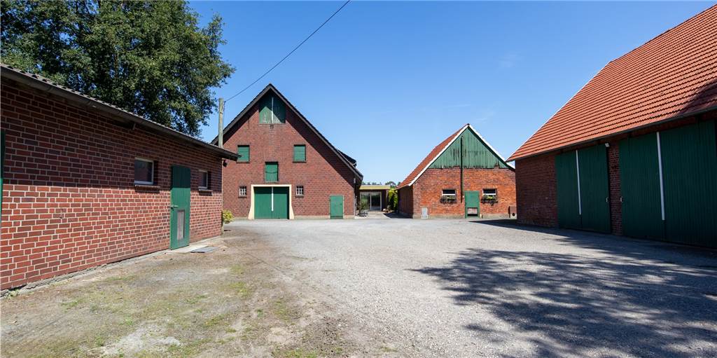 Alter Hof in Oeding: Verkauf oder Nutzung durch Gemeinde denkbar Auf dem alten Hof Hinterm Busch 16 ist derzeit niemand zu Hause.