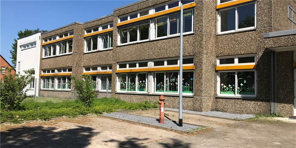 Infrador soll es richten: Stadttochter soll vier Schulen aufmöbeln Die Haldenwangschule in Hervest hat eine Sanierung bitter nötig.