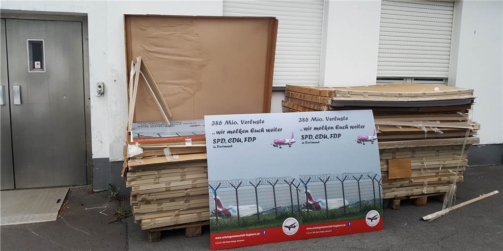 Trotz Verbots: Flughafen-Kritiker wollen 500 Plakate in Dortmund aufhängen Die Plakate sind geliefert und sollen in Kürze im öffentlichen Raum zu sehen sein.