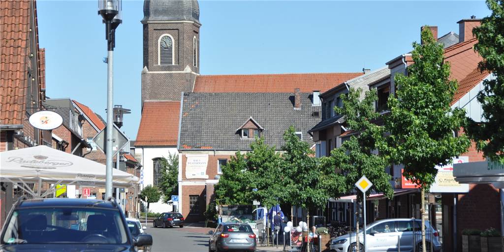 Schloßstraße in Nordkirchen: Bald gilt dort Tempo 30 Auf der Schloßstraße in Nordkirchen soll bald Tempo 30 gelten.