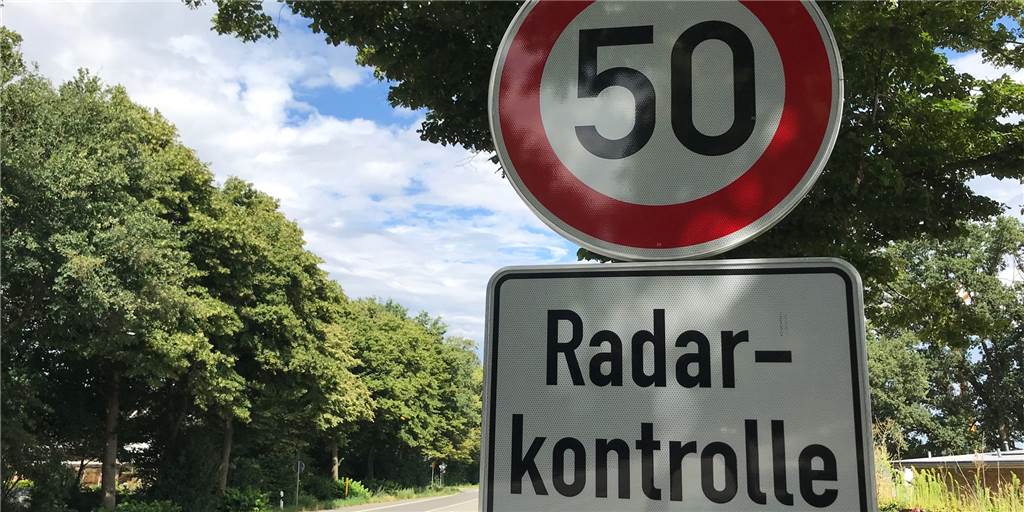 Durch vielfach genutztes Home Office in der Corona-Krise nahm gleichzeitig der Verkehr auf den Straßen ab. Dem Kreis Unna entgehen dadurch jetzt Millionen bei den Bußgeldern für zu schnelles Fahren.