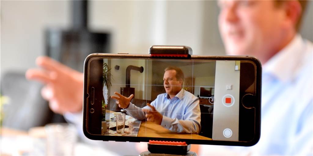 Bürgermeisterwahl: Frank Engbers beantwortet 20 Fragen Frank Engbers im Videointerview: Ohne das Netzwerk auf Landes- und Kreisebene ist in seinen Augen gar keine politische Arbeit möglich.