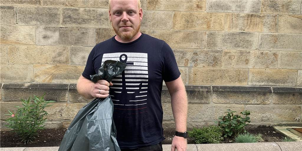 Castrop räumt auf: Müllsammelaktion für eine saubere Stadt Thomas Altmann fordert Castrop-Rauxeler zum Müll sammeln auf. Das Projekt "Castrop räumt auf" soll die Stadt wieder zu einem saubereren Ort machen.