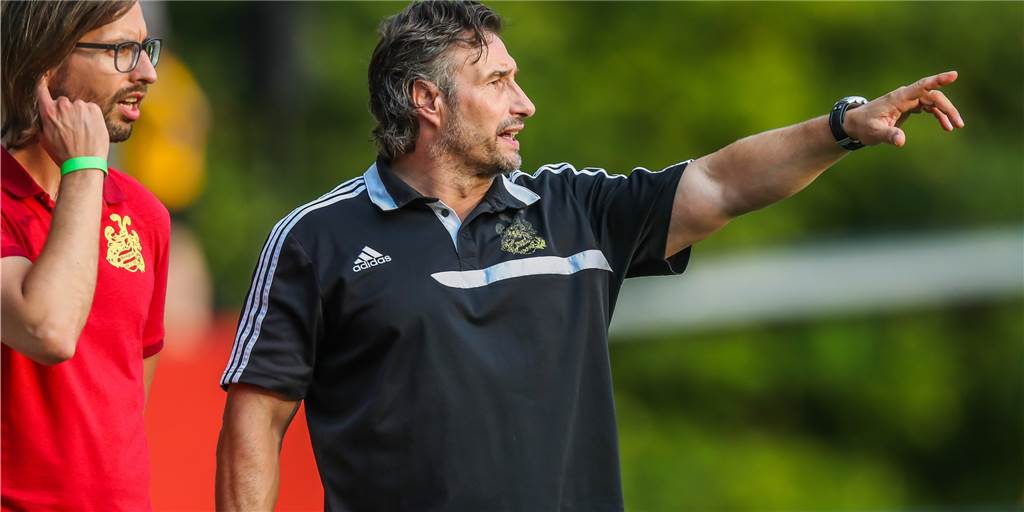 Live-Ticker: Bövinghausen gewinnt Finale gegen Mengede - verliert aber einen Spieler Live-Ticker: Bövinghausen gewinnt Finale gegen Mengede - verliert aber einen Spieler