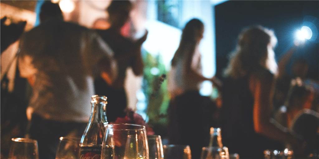 Große Party im Garten: Ohne „besonderen Anlass“ droht ein Bußgeld Über die Regeln für private Feiern wird arg diskutiert. In Werne droht einem Veranstalter einer Gartenparty ein Bußgeld.