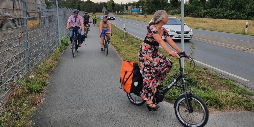 Fahrradboxen und Piktogrammketten sollen Radverkehr attraktiver machen Die Planungsfahrradtour führte auch entlang der Klöcknerstraße.