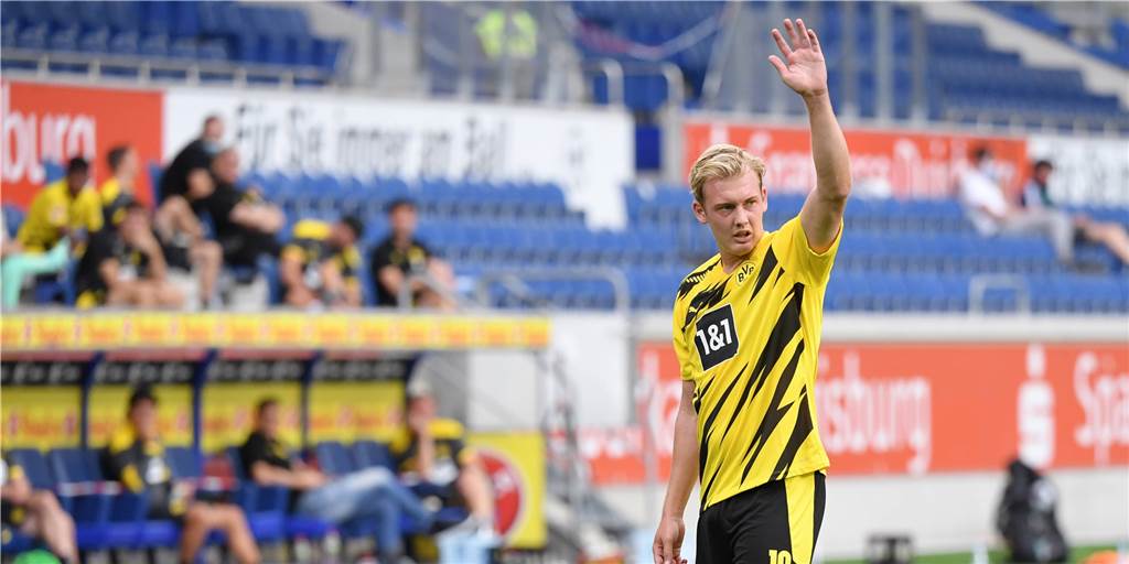 BVB-Trainer Lucien Favre und die Frage: Wohin mit Julian Brandt? BVB-Trainer Lucien Favre und die Frage: Wohin mit Julian Brandt?