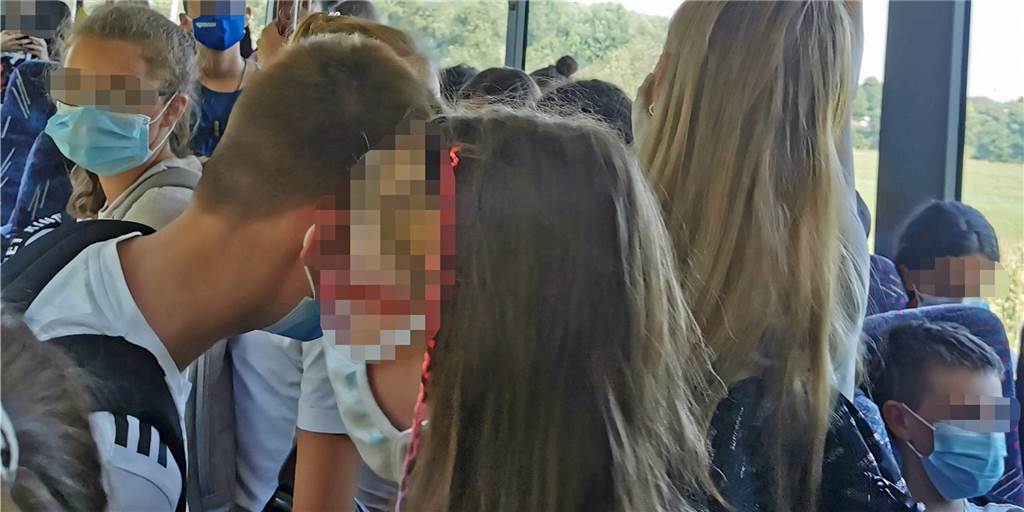 Hunderte geförderte Schulbusse vom Land NRW warten auf Abnehmer So sah es vergangene Woche noch im Schulbus an der Wulfener Gesamtschule aus. Mittlerweile hat sich die Situation anscheinend etwas entspannt - auch ohne zusätzliche Busse vom Land.