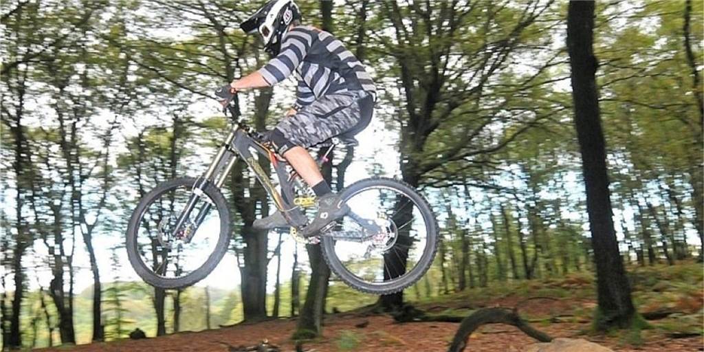 Ärger um gesperrte Mountain-Bike-Strecke am Ebberg: Lösung in Sicht Und Action: Bald soll es auf dem Ebberg in Schwerte eine ganz legale Strecke für die Mountainbiker geben.