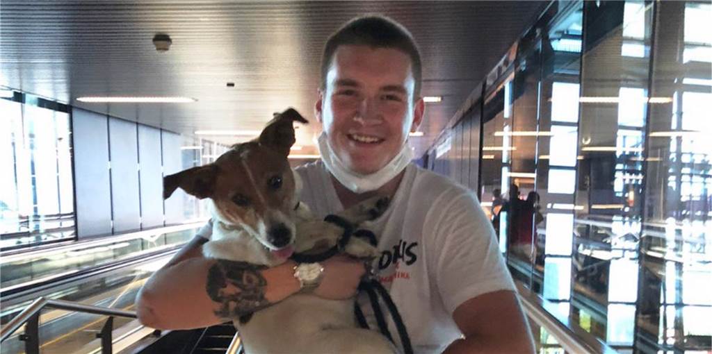 Nach 4 Monaten Trennung: Dortmunder Familie holt Hund aus Peru zurück Nach über vier Monaten ist Sohn Amadeus Barrenbrügge mit Hund Snoopy wieder vereint.