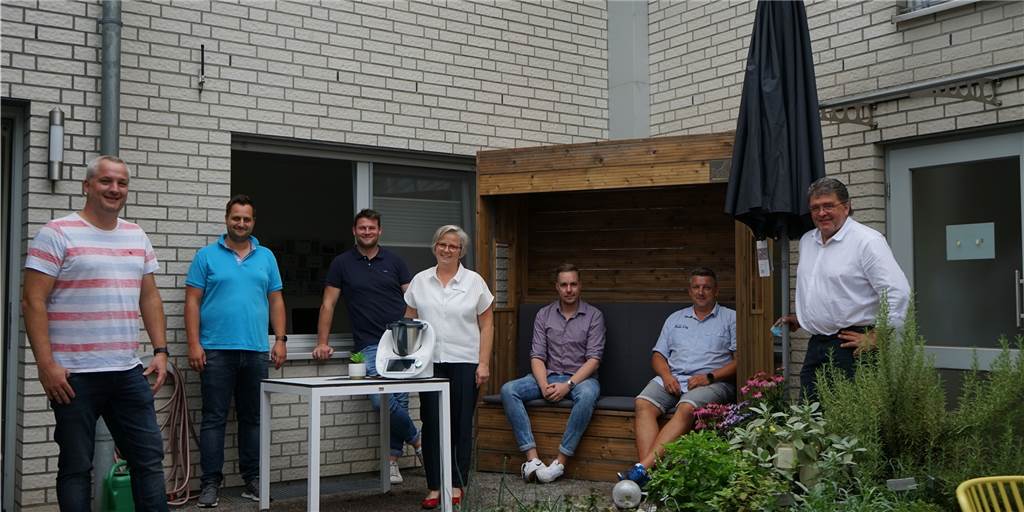Spendenübergabe ans Hospiz: Herzenswünsche gehen in Erfüllung Mit dem Ergebnis bei der Spendenübergabe ans Hospiz waren alle Beteiligten gut zufrieden. Thomas Veldscholten, Martin Bockhoff, Henrik Mejert, Dagmar Höing, Jan Vos, Maik Veldscholten und Friedhelm Mesken (v.l.). Es fehlt: Bernd Busert.