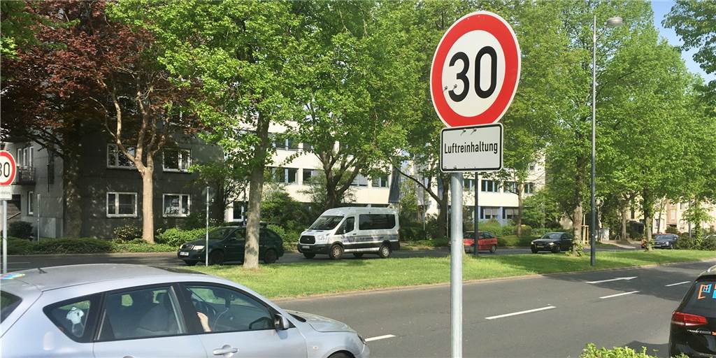 Tempo 30 und Umweltspur: Wie läuft die „Verkehrswende“ in Dortmund? Seit dem 24. April 2020 gilt auf der Ruhrallee Tempo 30 – zur Luftreinhaltung.