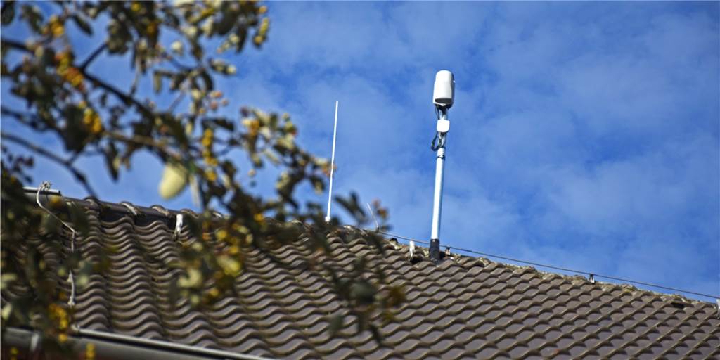 Antenne auf dem Nordkirchener Rathaus ermöglicht neue Datenverbindung Die neue Richtfunkantenne auf dem Rathausdach ermöglicht eine direkte Datenverbindung zur Johann-Conrad-Schlaun-Schule.