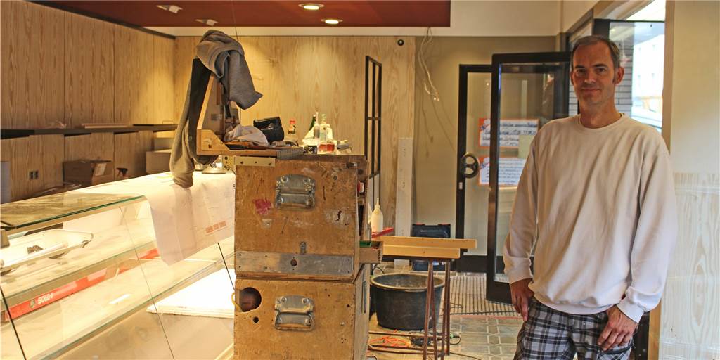Bäckerei Auffenberg eröffnet ihre erste Filiale in Dortmund Noch steht Alexander Auffenberg in einer Baustelle. Doch am Dienstag wird die ehemalige Bäckerei Wulf wieder eröffnen.