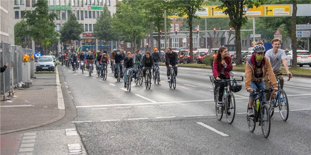 Fahrrad-Demo am Samstag führt auch über eine wichtige Schnellstraße Fahrrad-Demo am Samstag führt auch über eine wichtige Schnellstraße