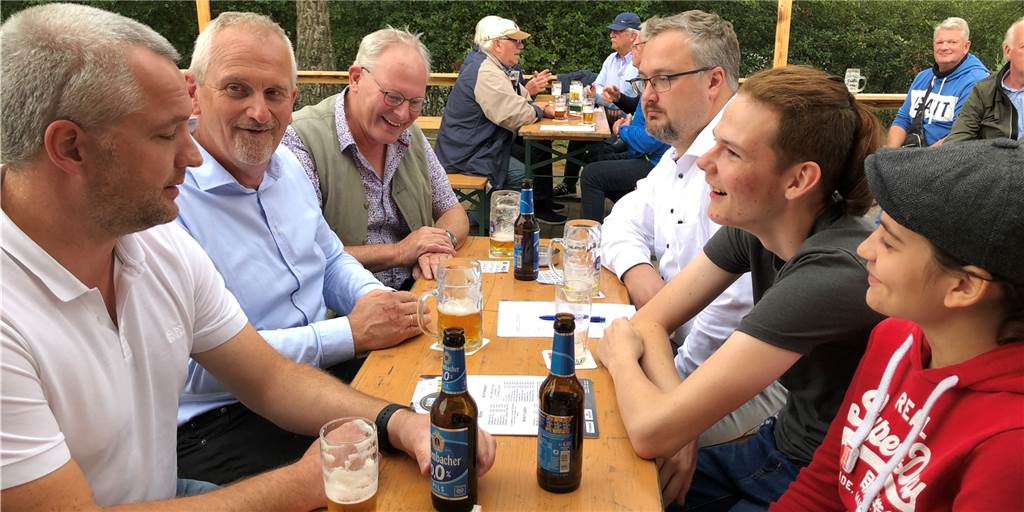 Im Bahn Biergarten im Losbergpark hat Bürgermeisterkandidat Günter Wewers das ungezwungene Gespräch mit Stadtlohnerinnen und Stadtlohnern gesucht.