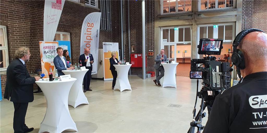 Das Duell der Vredener Bürgermeisterkandidaten im Gymnasium Die vier Vredener Bürgermeister-Kandidaten stellten auf Einladung der Münsterland Zeitung bei einer Podiumsdiskussion vor, was sie in und für Vreden bewegen wollen.