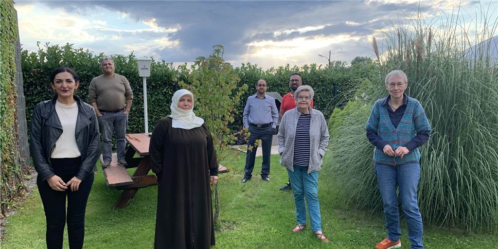Migranten stellen sich zur Wahl: „Geben Sie uns eine Chance“ Stellen sich mit ihrer Liste für den Integrationsrat zur Wahl: Derya Altun, Tekin Dagdelen, Sultan Cakmak, Cüneyt Celiktas, Marion Werk, Husam Hareczi, Margarethe Matschinsky (v.l.). Acht weitere Listen-Kandidaten konnten zum Fototermin nicht kommen.