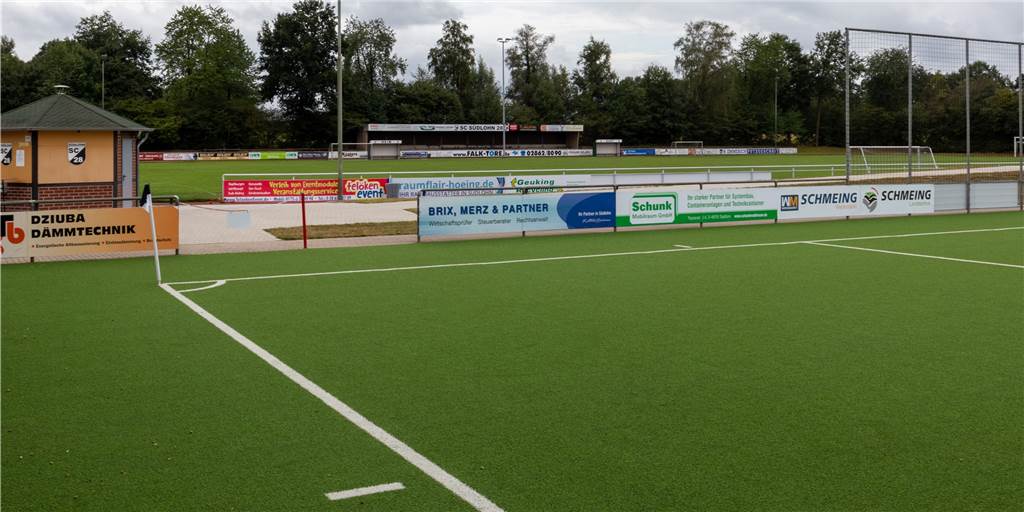 Gemeinsamer Sportplatz für Südlohn und Oeding ist bestenfalls Zukunftsmusik Der Kunstrasenplatz im Stadion des SC Südlohn ist für beide Sportvereine in der Gemeinde wichtig. Da waren sich die Bürgermeisterkandidaten einig. Eine gemeinsame Sportanlage für beide Vereine sei allerdings bestenfalls eine Zukunftsidee.