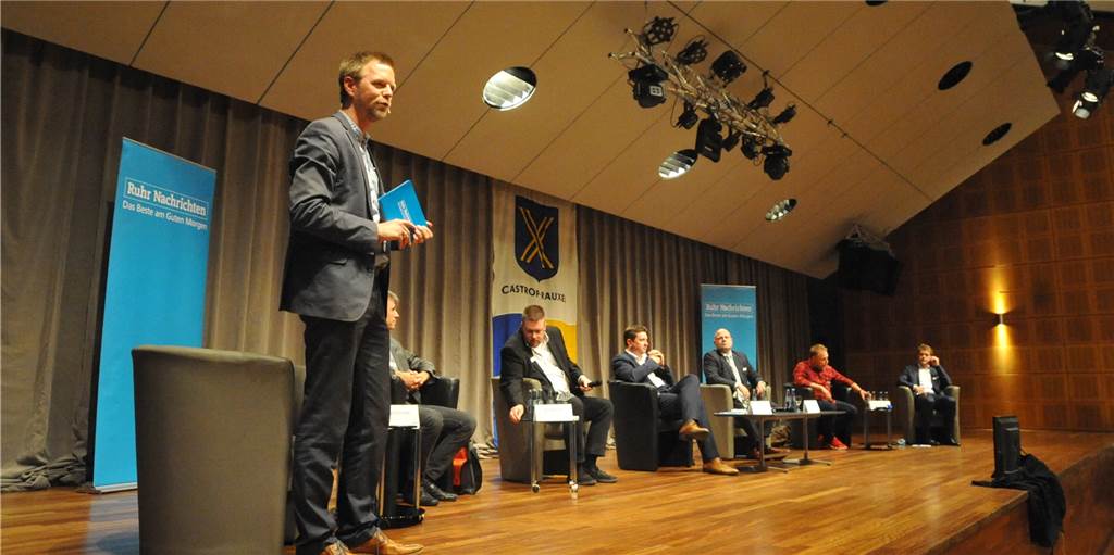 Die fünf Bürgermeisterkandidaten stellten sich bei der Podiumsdiskussion den Fragen der RN-Redakteure Tobias Weckenbrock (l.) und Matthias Langrock (r.)