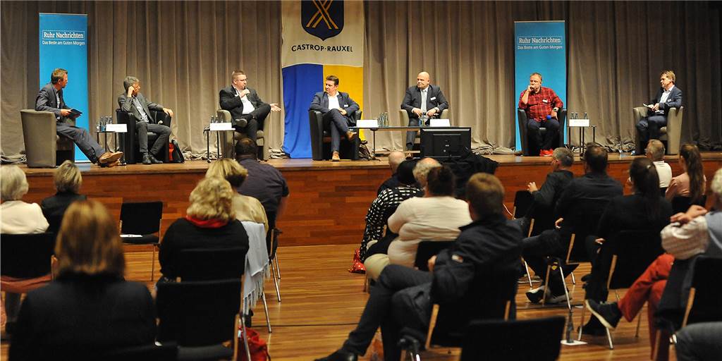 Die fünf Kandidaten stellten sich auf dem Podium den Fragen der Ruhr Nachrichten und der Leser. Am 13.9. wird ein Bürgermeister für Castrop-Rauxel gewählt. Wenn kein Kandidat mehr als 50 Prozent der Stimmen erhält, gibt es zwei Wochen später eine Stichwahl der beiden stärksten Kandidaten.