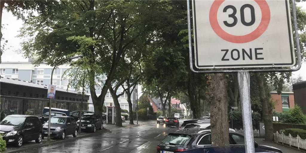 Anwohner in Dorsten machen gegen Raser in ihrer Tempo 30-Zone mobil Die Waldstraße in Holsterhausen ist nach Angaben von Anwohnern eine Raserstrecke - obwohl hier Tempo 30 gilt.